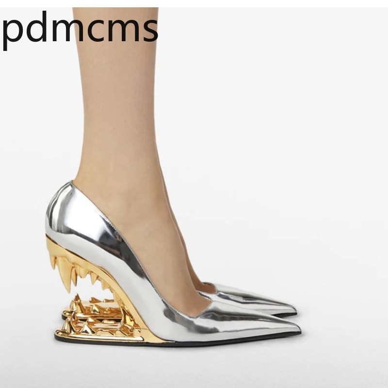 Luxe damespumps met metalen ta - Patent Leather Pump recensie en prijs