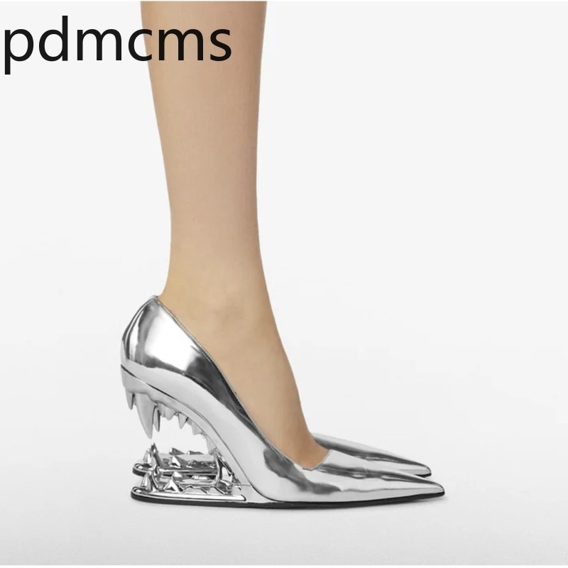 Luxe damespumps met metalen ta - Patent Leather Pump recensie en prijs