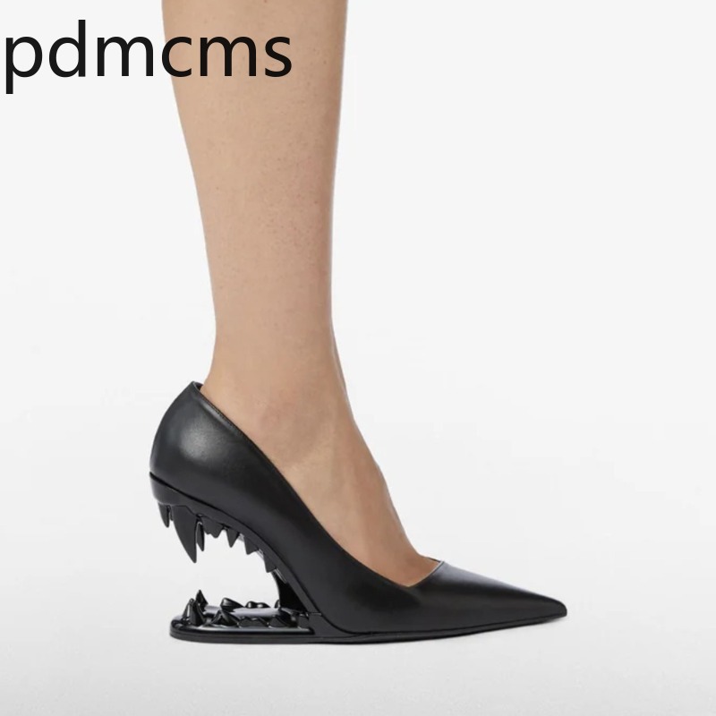 Luxe damespumps met metalen ta - Patent Leather Pump recensie en prijs