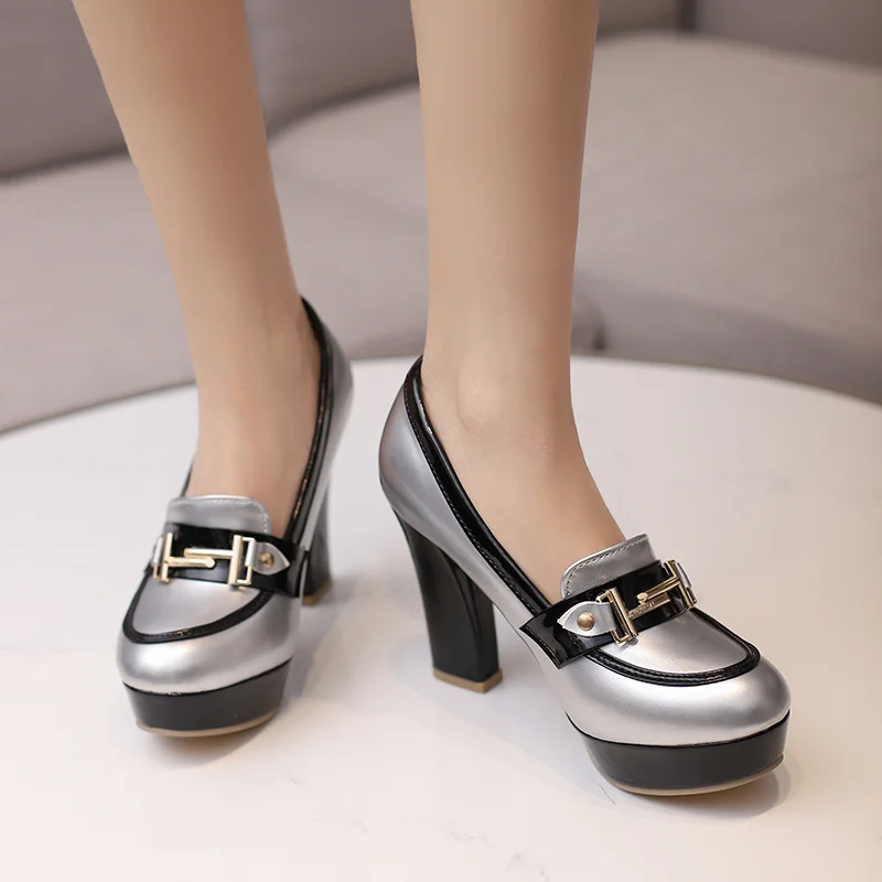 Mode Metalen Ketting Dames Loa - Patent Leather Pump recensie en prijs