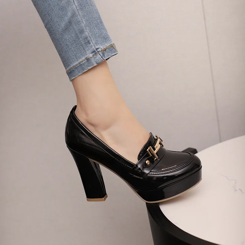 Mode Metalen Ketting Dames Loa - Patent Leather Pump recensie en prijs