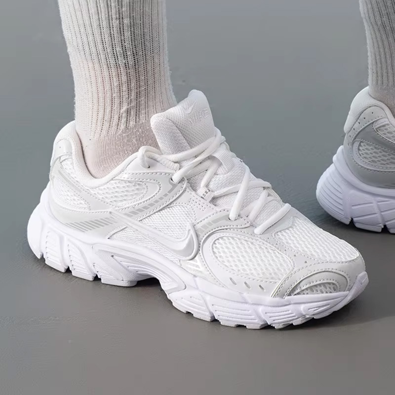 Nike W NIKE V5 RNR HQ7901-101  - Women Shoes Zoom recensie en prijs
